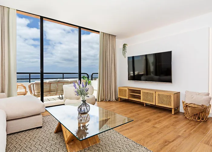 Luxury Ocean Views 2br House - Private Parking *