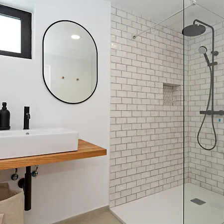 Dom wakacyjny Luxury Views 2br House - Private Parking *