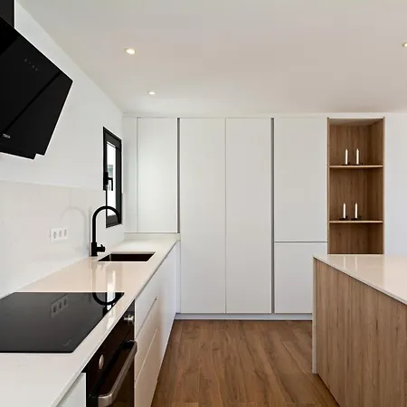 Dom wakacyjny Luxury Views 2br House - Private Parking *